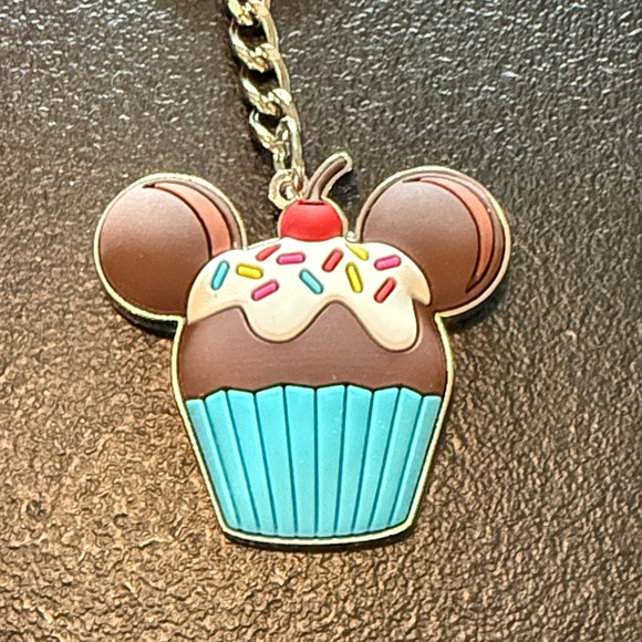 Disney Mickey Cupcake Keychain - Picture 5 of 8